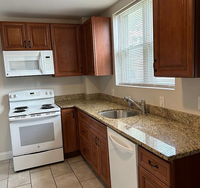 1st image of 4609 Silverwood St