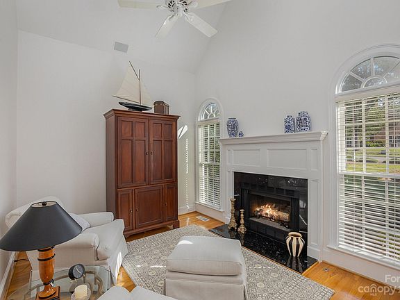 4th image of 5535 Sunstar Ct