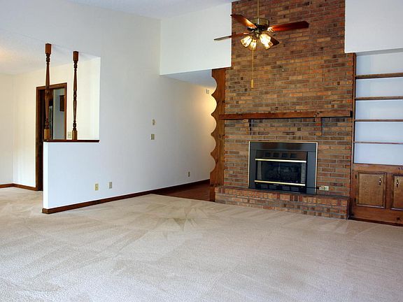 5th image of 2015 Cravens Dr