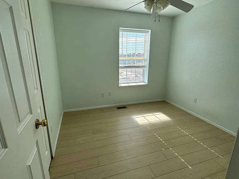1110 Lords Hill Dr — Photo 10