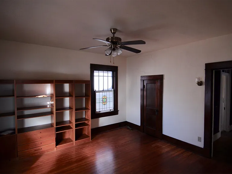 330 N Rollston Ave — Photo 5