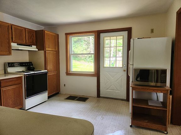 3rd image of 11 Gaylord Dr #11