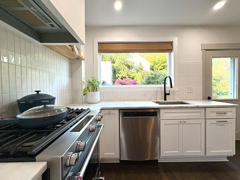 4625 Silverwood St — Photo 16