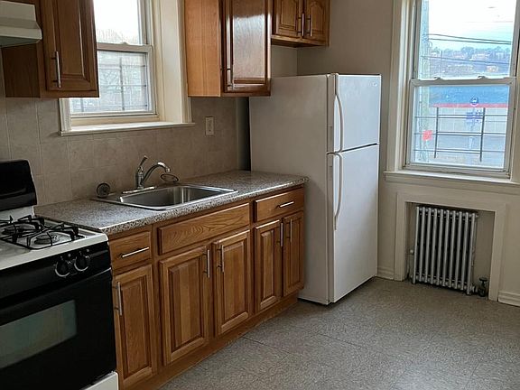 5th image of 170 Vanderbilt Ave #2