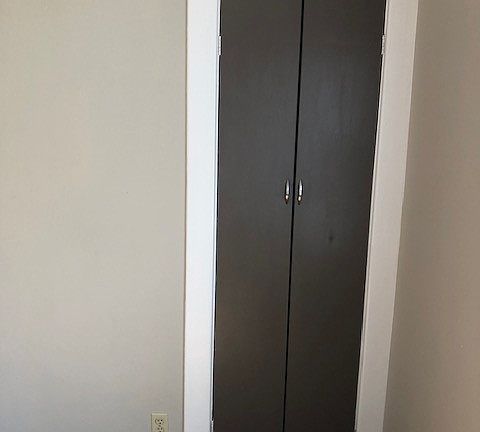 3rd image of 542 Fatherland St APT 3