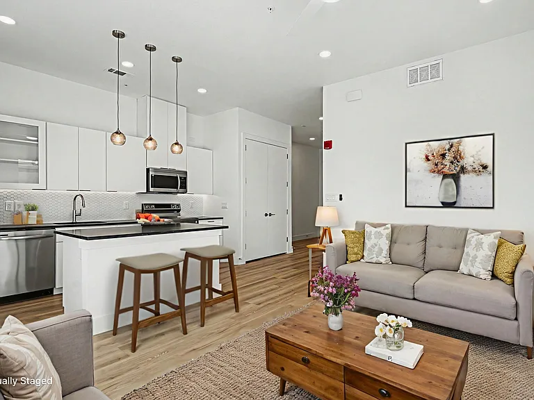 2217 N Fitzhugh Ave #203 — Photo 12