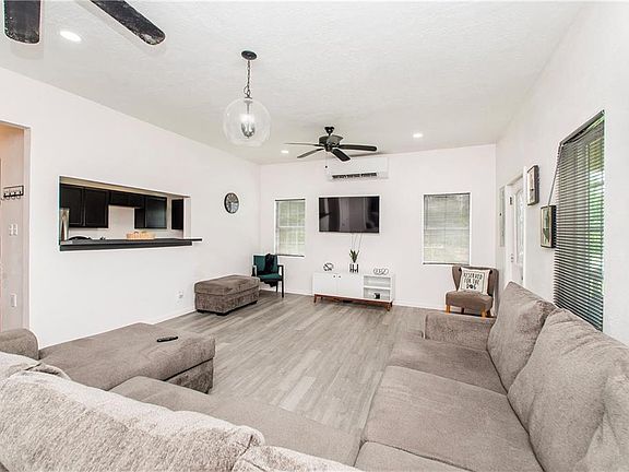 5th image of 805 Martin Luther King Dr