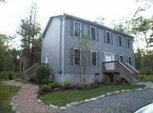 141 Rimstone Ct, Shohola, PA 18458