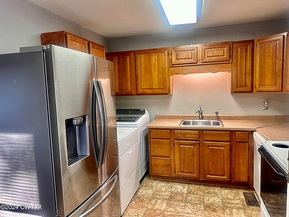 4th image of 2221 Evergreen St