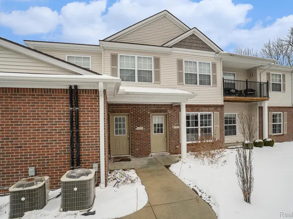 911 Watercress Ln, Fenton, MI 48430