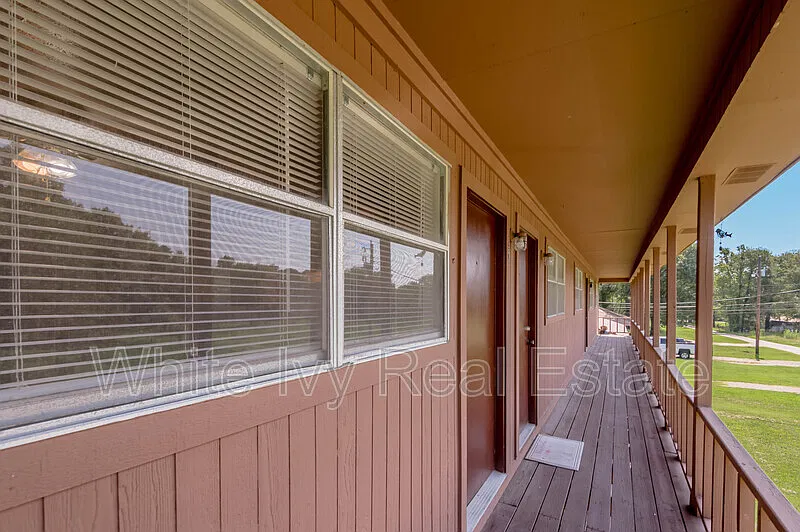 1 bed, 1.0 bath, 240 sqft, $550 — Photo 2