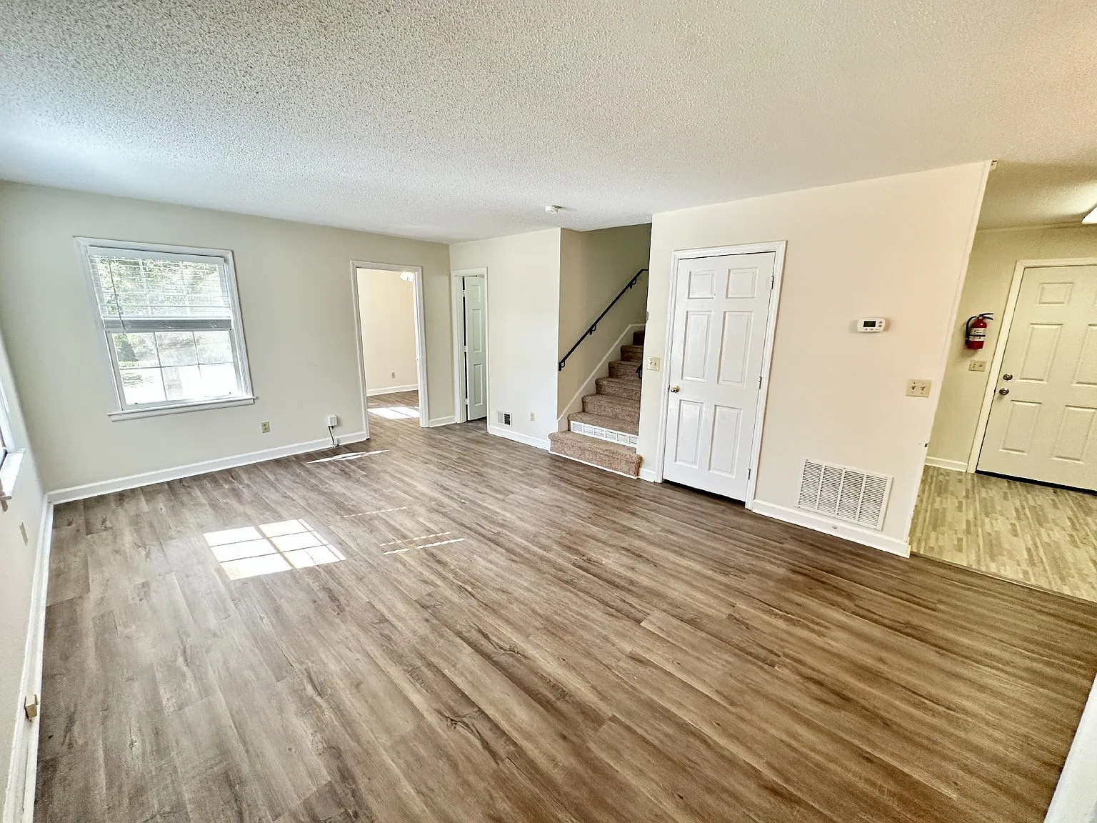 3 bed, 2.5 bath, 1250 sqft, $3,150 — Photo 2