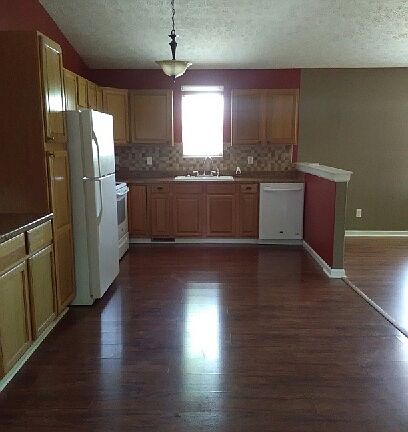 5th image of 143 Lilian Dr