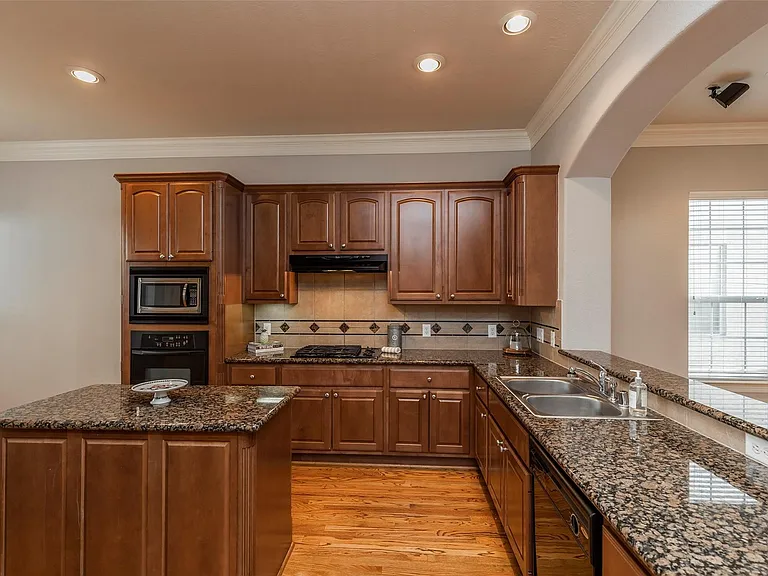 10126 Holly Chase Dr — Photo 16