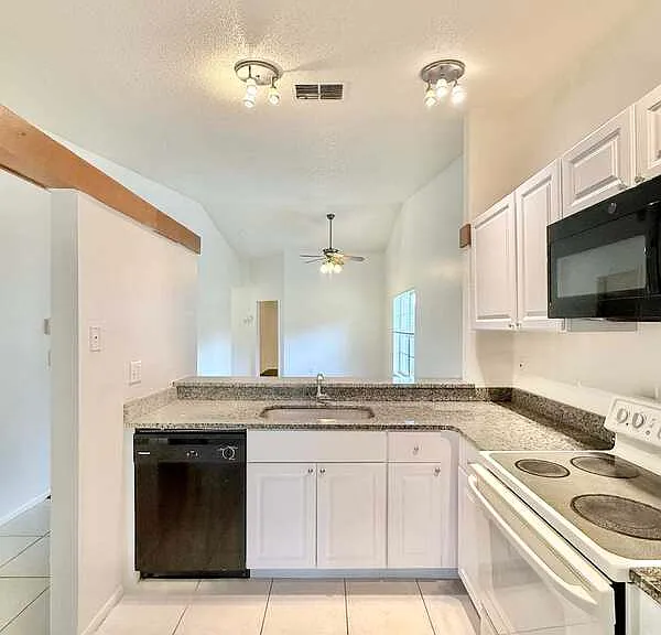 599 Capistrano Ct — Photo 6