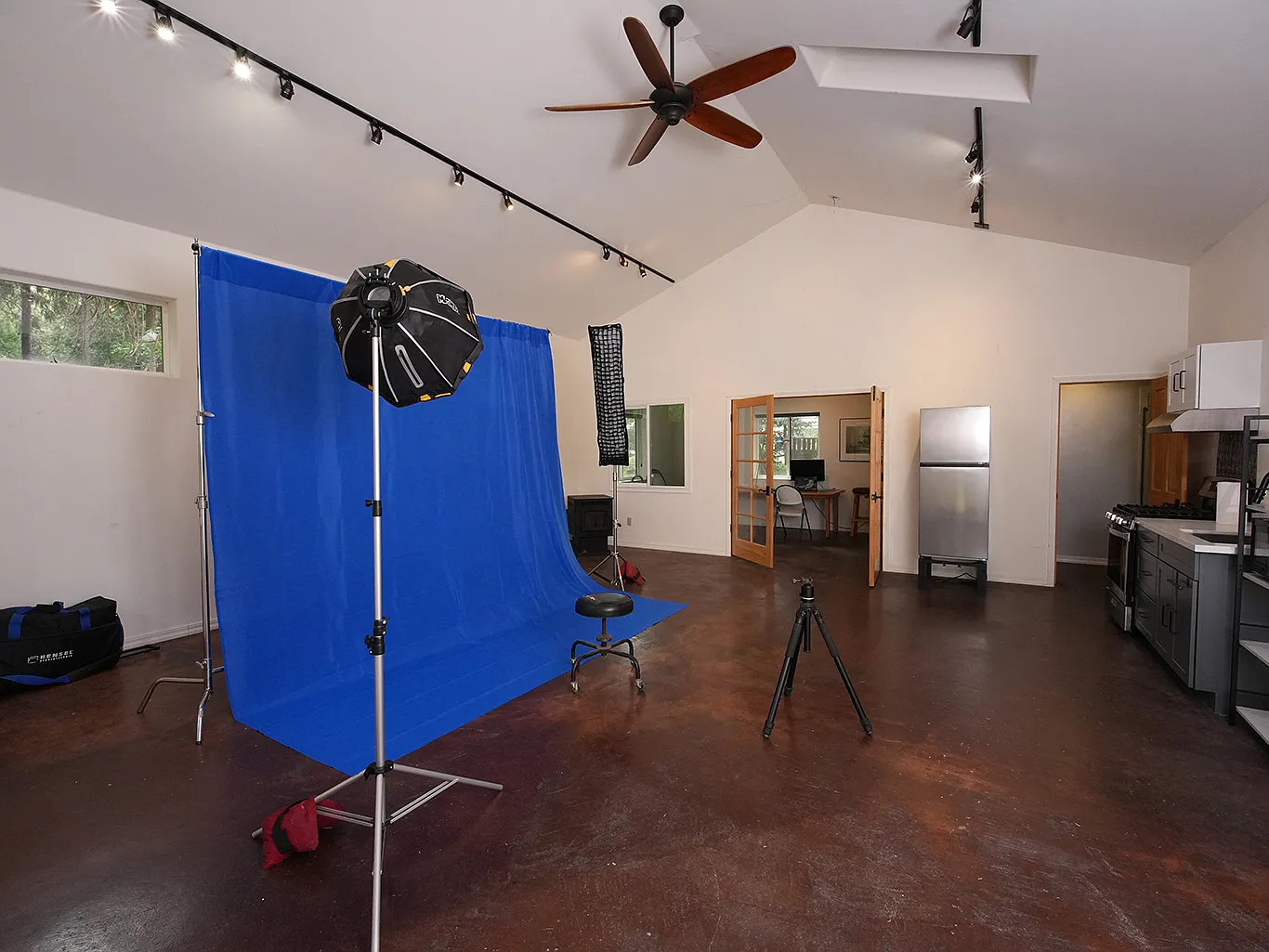 Studio, 10000 sqft, $2,375 — Photo 3