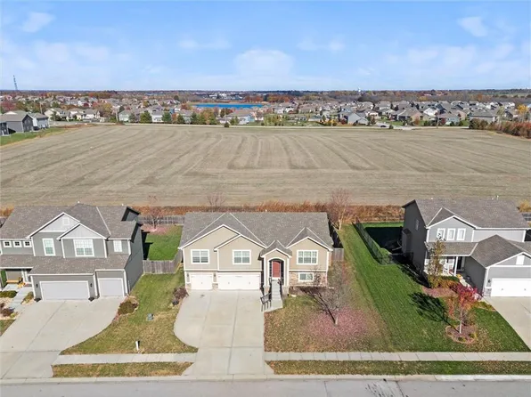 101 SW Ayden Ln, Blue Springs, MO 64064