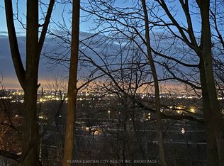 37 Bradley St, Saint Catharines, ON L2T1R5