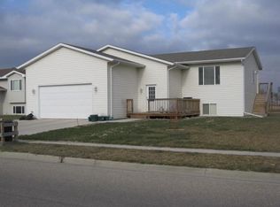 1014 13th Ave SW, Aberdeen, SD 57401