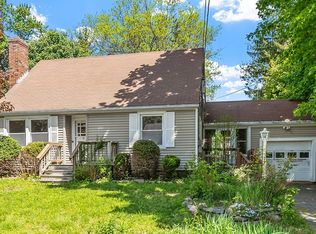 16 Benjamin Rd, Worcester, MA 01602