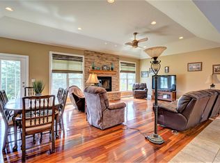 521 Bridgewater Cir, Williams Bay, WI 53191