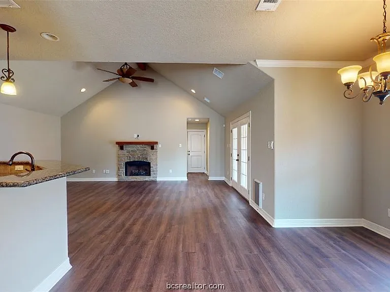 3925 Devrne Dr — Photo 2