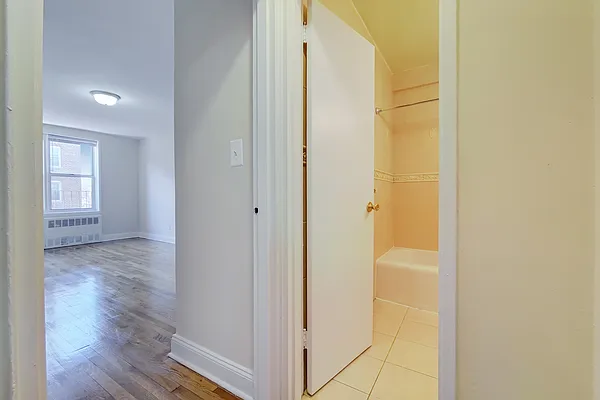 Rented by Revona Properties | media 10