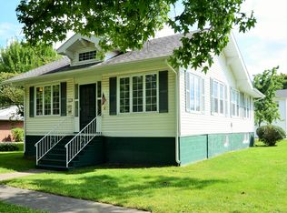 105 E Douglas St, Arthur, IL