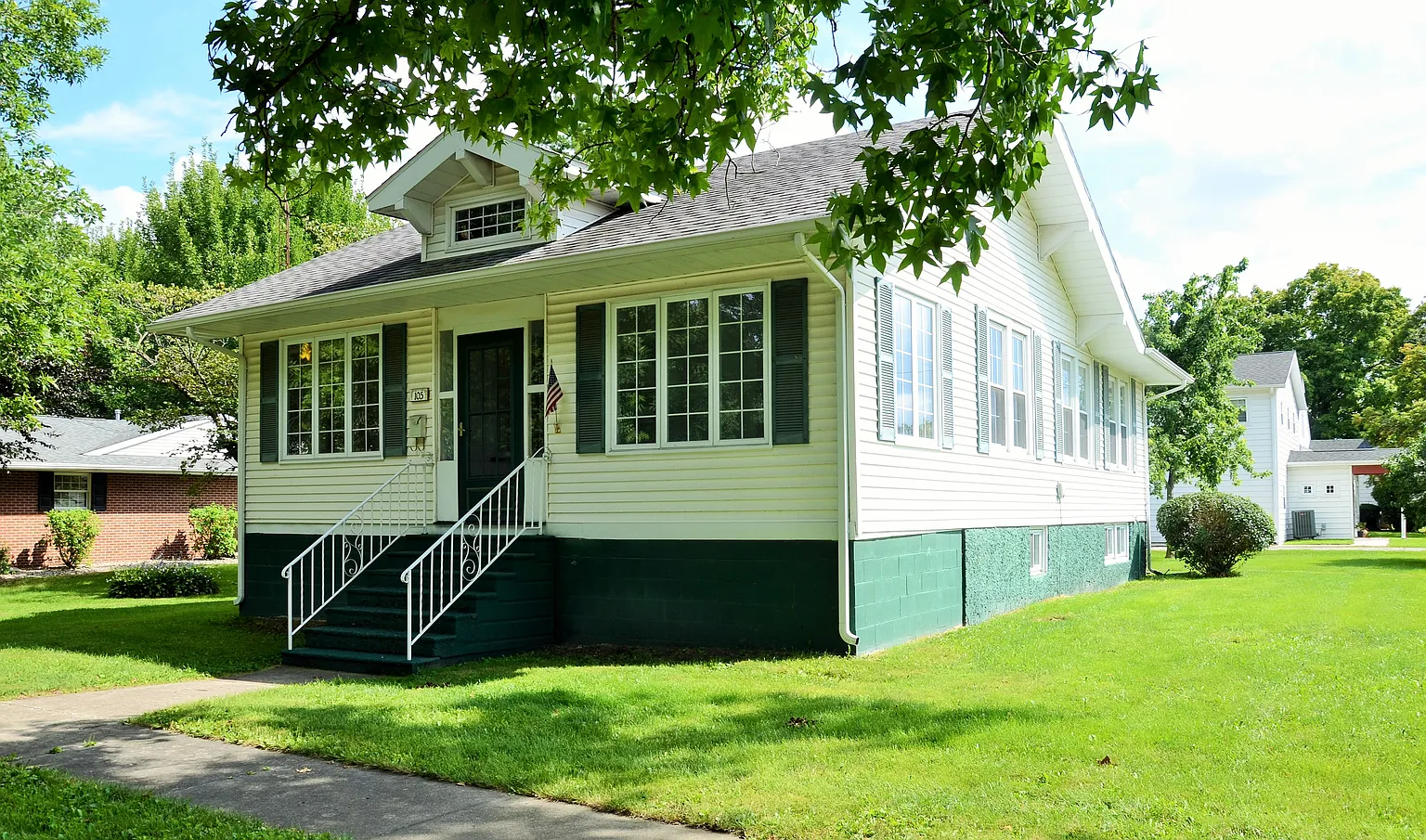 105 E Douglas St photo 1