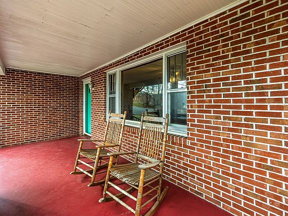 5th image of 490 W Jefferson St