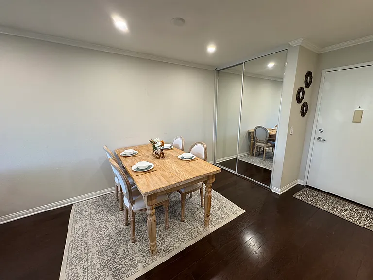5530 Owensmouth Ave #206 — Photo 6