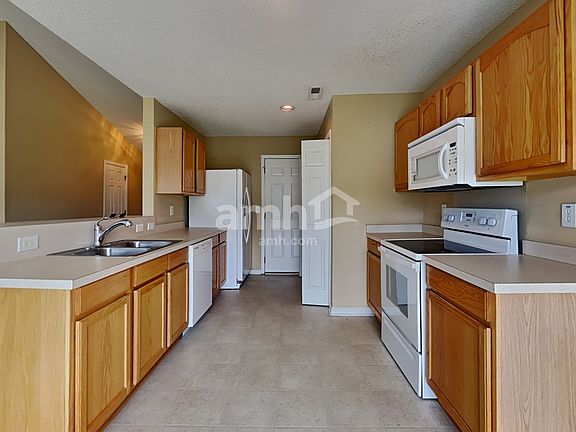 3rd image of 5023 Holdsworth Dr