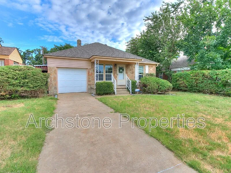 3 bed, 2.0 bath, 1495 sqft, $1,545 — Photo 1