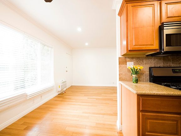 5th image of 11900 Venice Blvd #13206