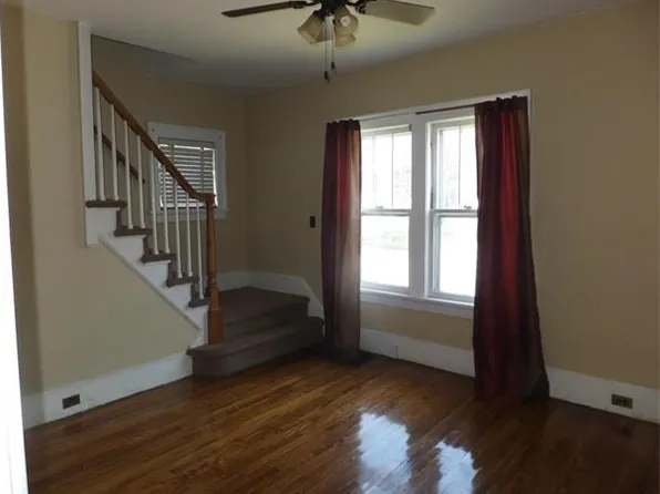 19 Chestnut St, Middletown, NY 10940