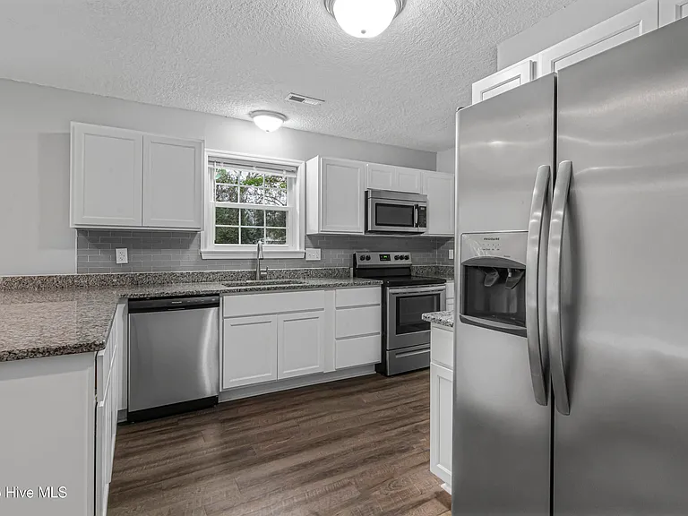236 White Oak Blvd — Photo 6