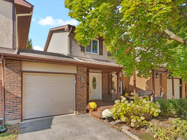 1540 Mimosa Ave, Ottawa, ON K1G 4C9