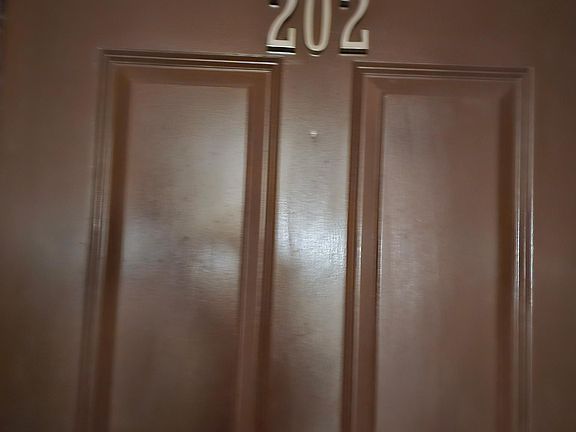 2nd image of 218 W Desoto St #202