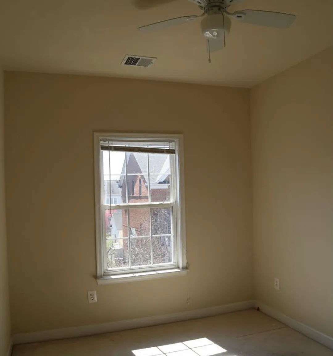 3 bed, 3.5 bath, 2728 sqft, $3,900 — Photo 3
