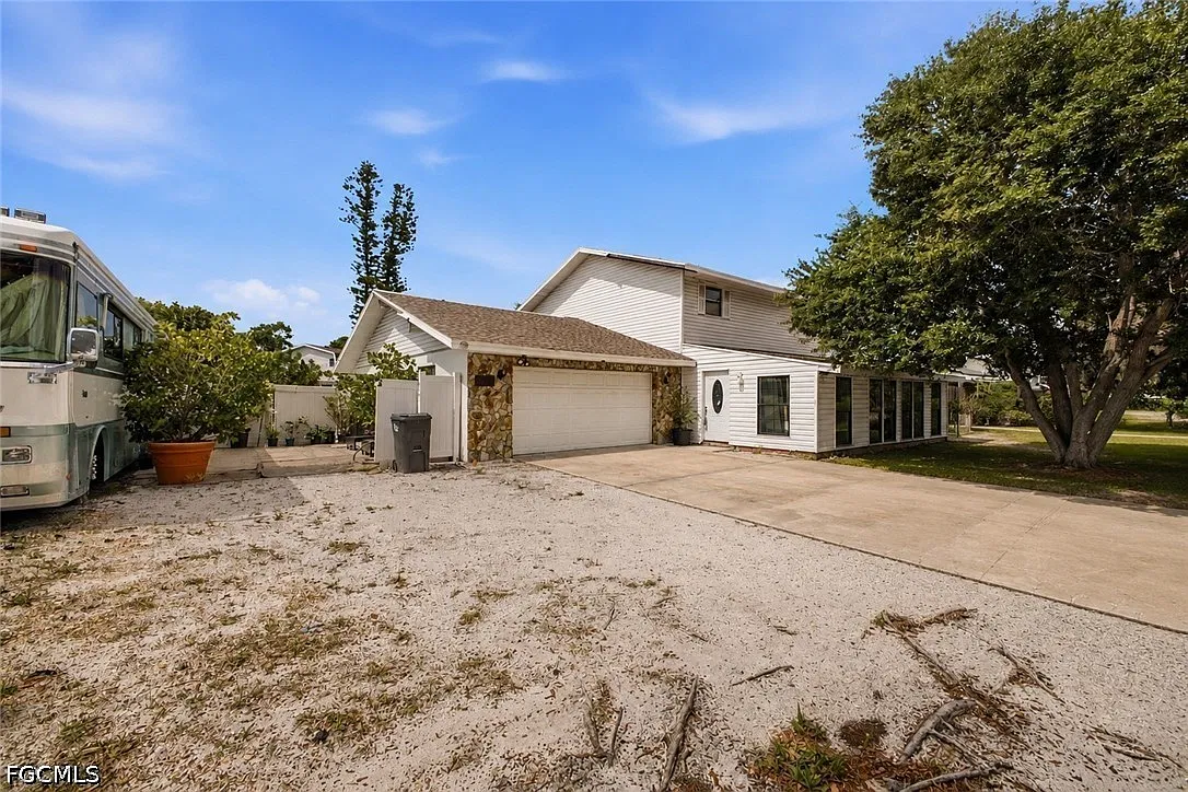 3 bed, 3.5 bath, 3022 sqft, $2,800 — Photo 1
