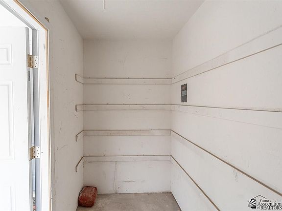 4th image of 801 W Oak Dr