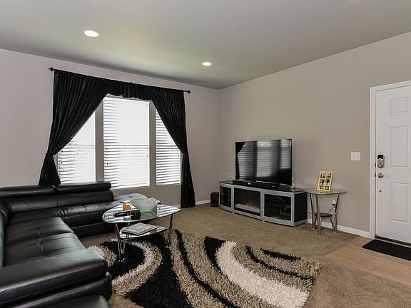 4th image of 3054 S Newington Ln