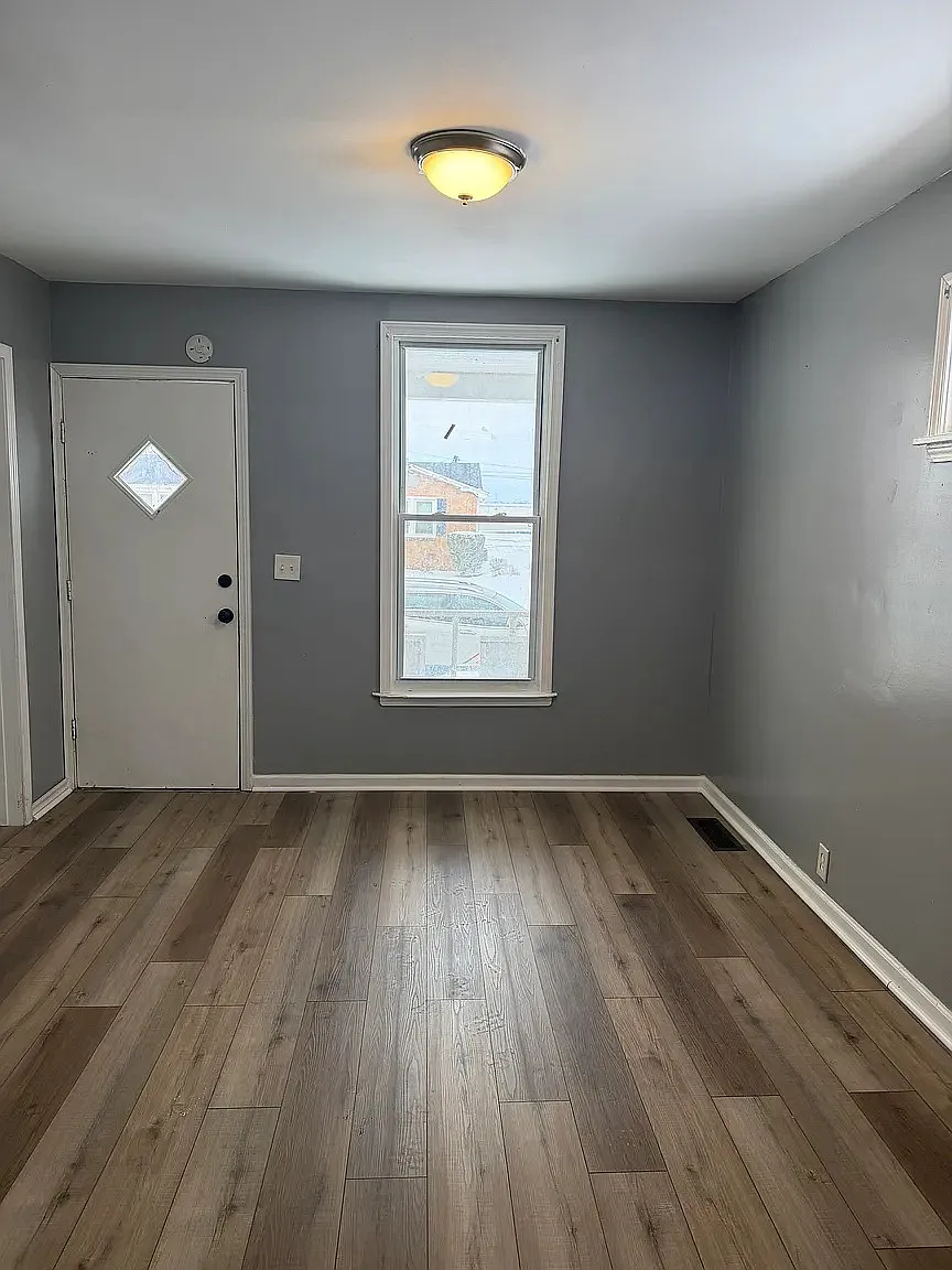 1307 Calumet Avenue - 1 — Photo 4
