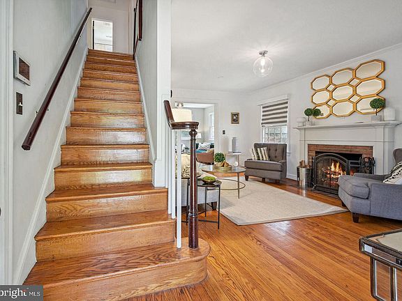 3rd image of 4104 Knowles Ave