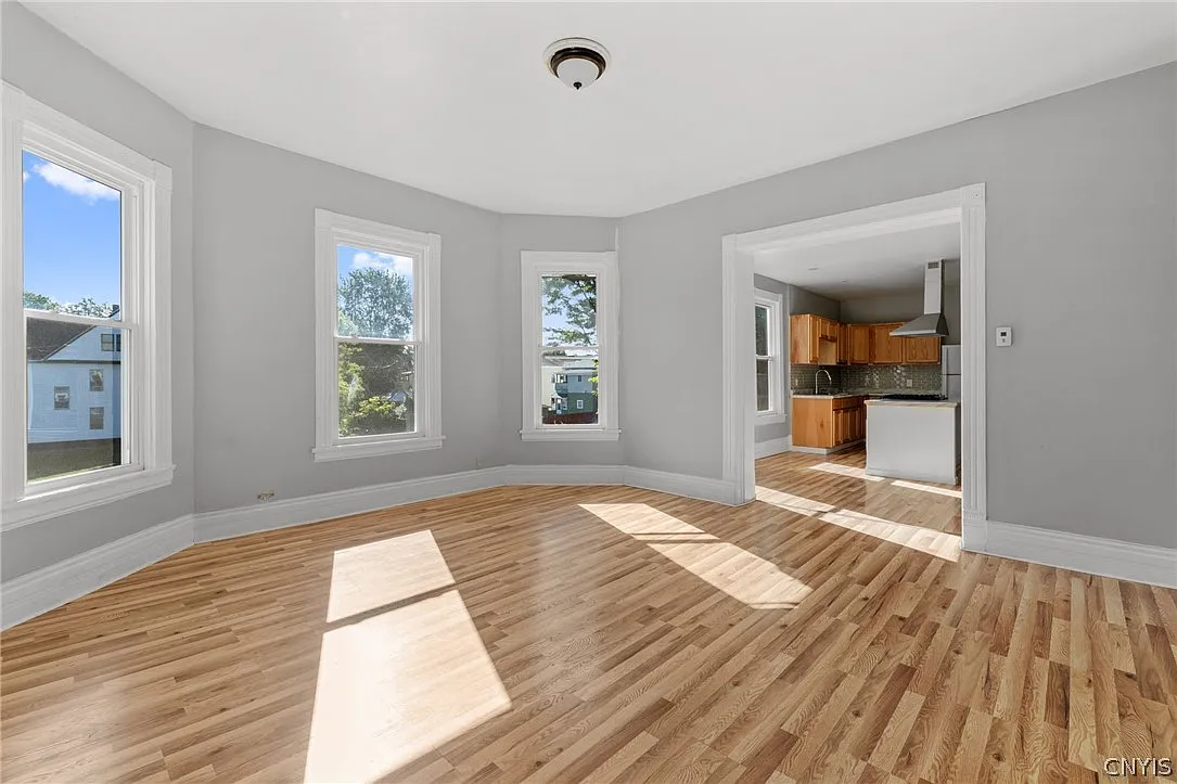 4 bed, 1.0 bath, 3034 sqft, $2,150 — Photo 3