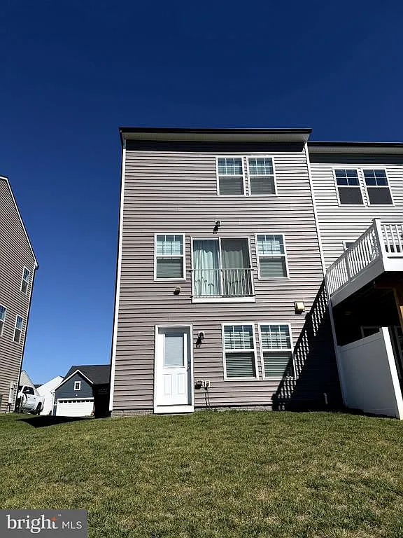 3 bed, 3.5 bath, 2000 sqft, $2,500 — Photo 4