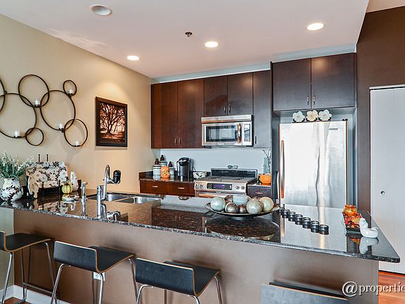 5th image of 303 W Ohio St APT 2703