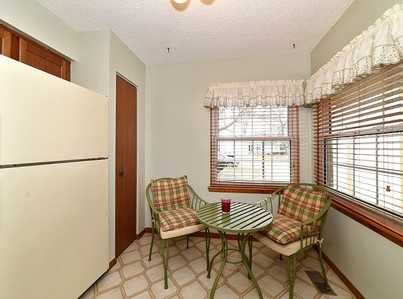 5th image of 1208 Clematis Dr
