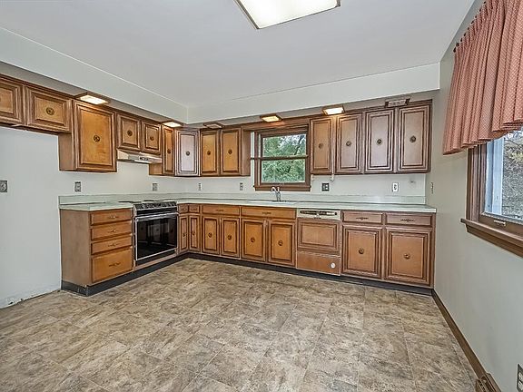 5th image of 313 Alice St