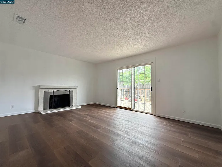 15 Lena Dr — Photo 6